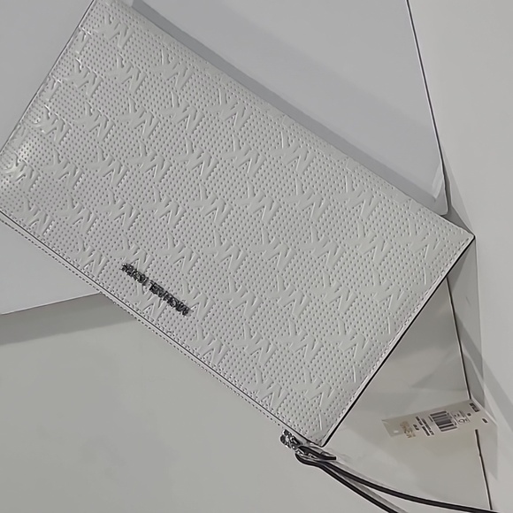 SALE ✅ Jet Set Large EMBOSSED LOGO Zip Clutch Wristlet LEATHER ✨NWT - Picture 2 of 12